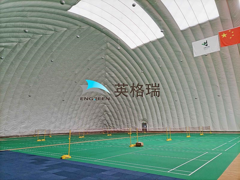 在建筑中广泛使用的膜材料有什么特性？