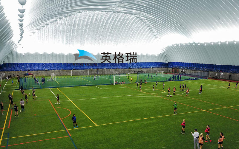 选择充大香蕉在线电影结构建造足球场有哪些优势？