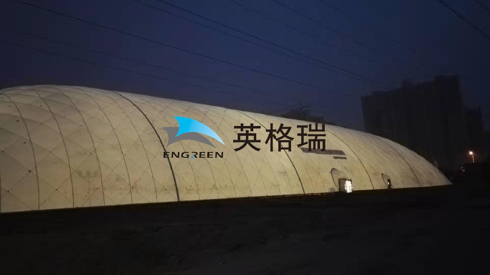 全封闭式的环保仓储系统，在对露天煤场进行封闭处理时，能做到对煤炭扬尘隔离